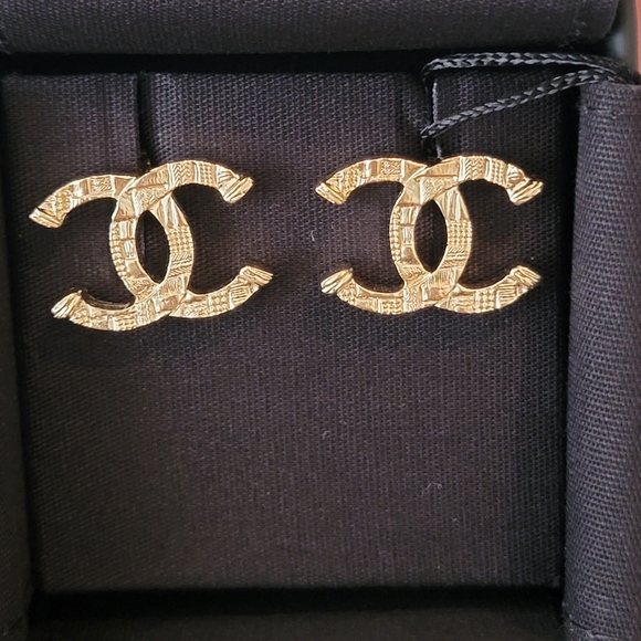 CHANEL Jewelry - CHANEL CLASSIC CC EARRINGS